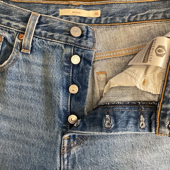 Levi’s W30 (US 10/11) Wedgie Premium Icon Women’s Jeans Distressed 22861-0107 - Picture 8 of 13